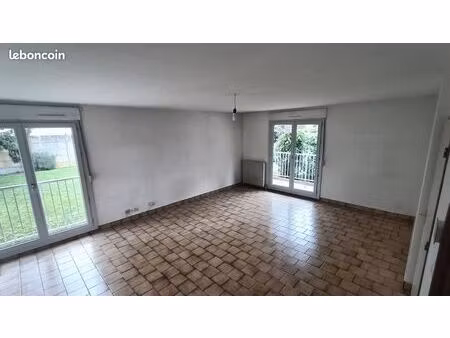 grand t2 72 m² + balcon + garage + cave – résidence close avec gardien (tassin)