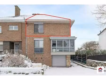 appartement calme avec terrasse et place de parking à ternat