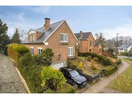 spacieuse villa (230m²) avec 3 chambres + bureau sur 6a 38ca