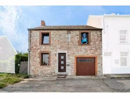 charmante maison 3 façades avec belle terrasse et jardin
