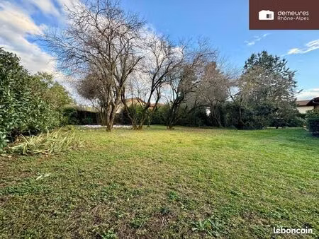 terrain 830 m² mions