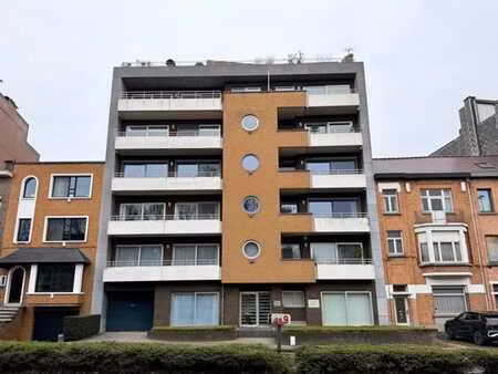 appartement met leefruimte  nieuwe moderne keuken  2 slpks b