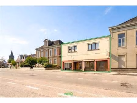 bien de rapport comprenant un rez commercial et un apparteme