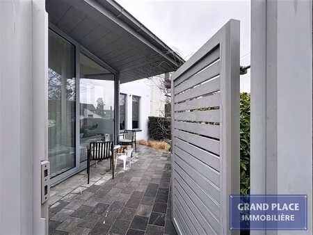 genval – rez-de-chaussée 2 ch. avec jardin privatif & entrée