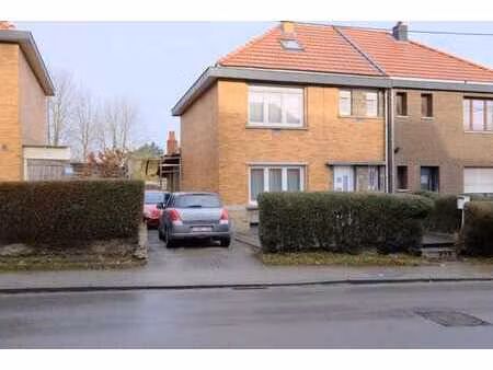 maison unifamiliale 3 ch. avec grenier aménageable et jardin