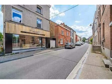 2 immeubles d'habitation et rez-de-chaussée commercial