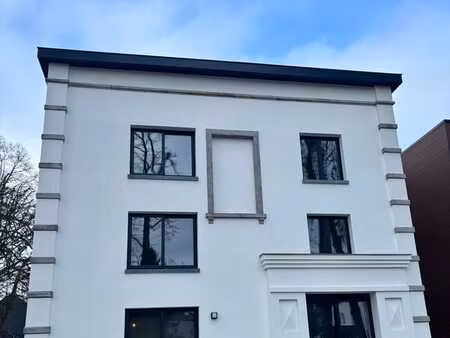 neuf et frais réduits à 3 %* !!