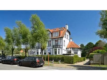 a deux pas de la place albert et de la plage...