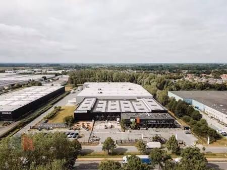 entrepôt logistique de 8.721 m² avec 301 m² de bureaux à ...