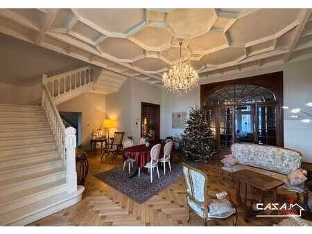 maison d'exception au centre ville avec grand jardin