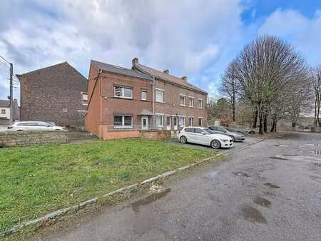 maison 3 facades renovee - 3 chambres et jardin