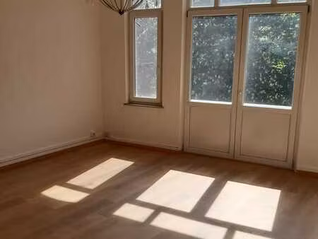 appartement à louer  90 m2 (vennes)
