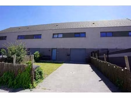 maison familiale jeune et bien entretenue avec jardin et gar