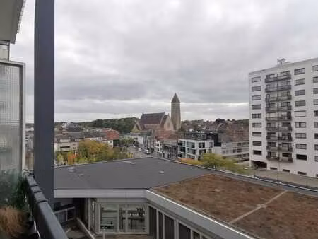 appartement de 3 chambres avec 2 balcons dans le centre de g