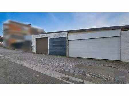 entrepôt de +/- 145m²