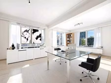 bel espace de bureau (+-135m² ) avec spacieuse terrasse / fl