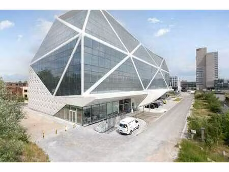 2.714 m² de bureaux prêts à l'emploi près de la gare de g...