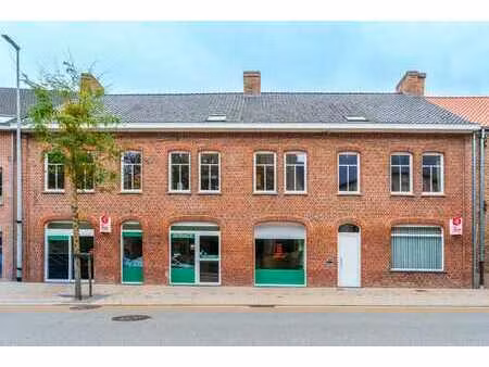 propriété polyvalente : maison  espace commercial et entrepô