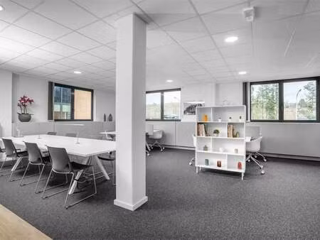 bien professionnel à louer à jambes € 127 (lkv60) - iwg | zimmo