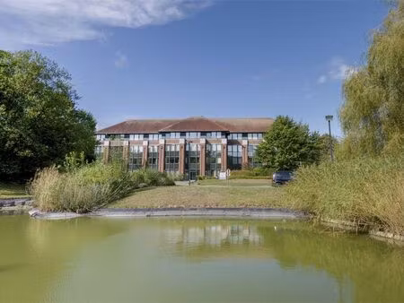 bien professionnel à louer à waterloo € 349 (lkv5i) - iwg | zimmo