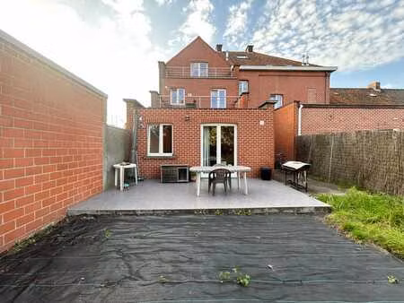 instapklaar appartement met 2 slaapkamers te ardooie!