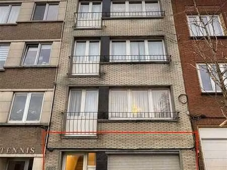 rez-de-chaussée 1 chambre dans petit immeuble avec grande co