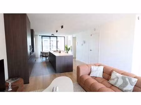 stijlvol  volledig gemeubeld appartement met 3 slaapkamer...