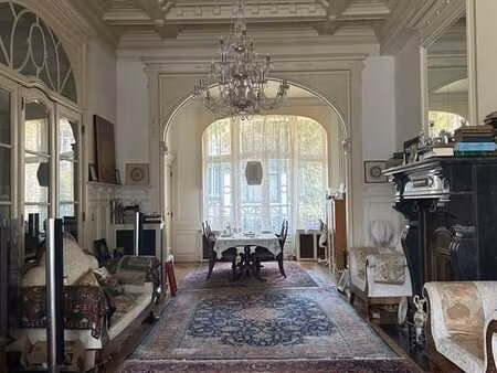 hôtel de maître de 737 m²