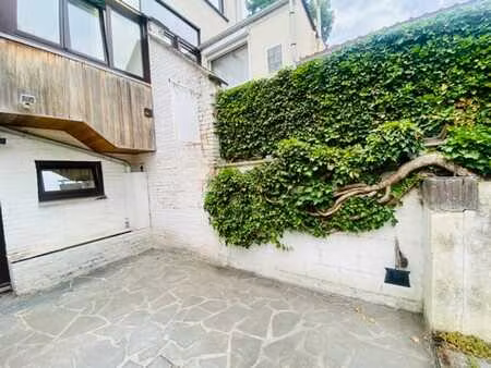 uccle - charmante maison des annee 60 avec cour verte a vend