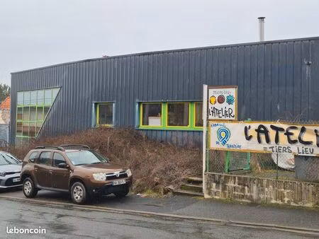 local d'activité 900 m² 3 portes sectionnelles reconstruit en 2025 erp fibre