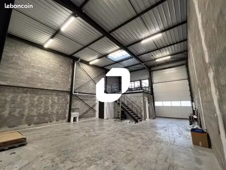 local d'activité 169 m²