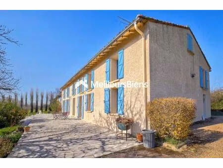 propriété offrant 248 m² habitables sur une parcelle de 6 280 m²  avec piscine et deux dép