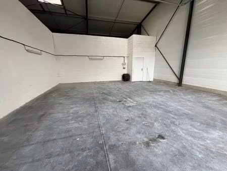 fleurines - local d'activite 86 m²