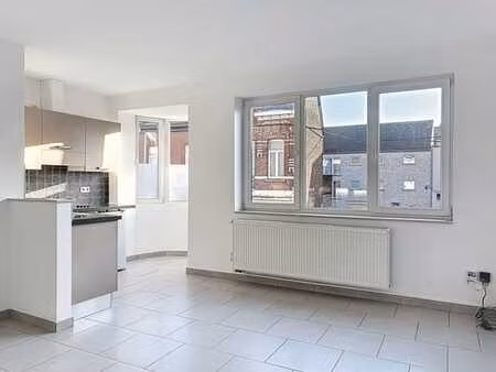 bel appartement en ordre  2ch.  très bien situé!