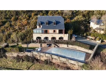 sainte radegonde  5 chambres  piscine  grand terrain et garage