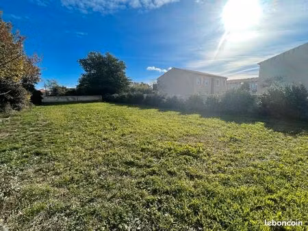 terrain 620 m² istres
