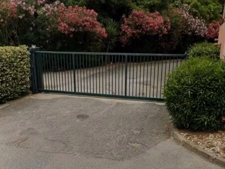 location cave lunel 4.3 m2 proche gare