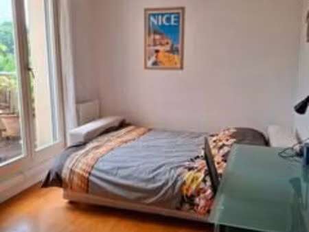 chambre à louer dans appartement de 100m2 dans residence arborée ( idéal étudiant)