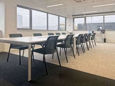 bien professionnel à louer à mont-saint-guibert € 2.218 (lkv11) - iwg | zimmo