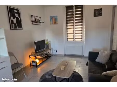 t2 meublé refait à neuf – port mer & marché à pied – disponible immédiatement