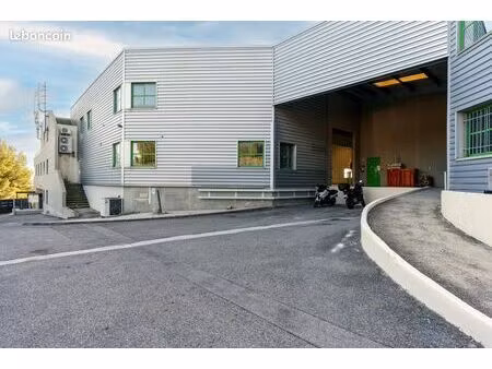 entrepôt / bureaux 890 m² – accès pl + quai