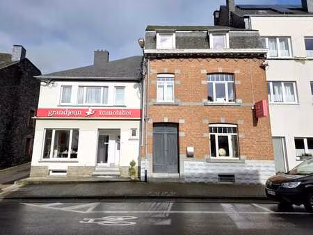 maison (3ch.) avec cour clôturée et emplacement de parking !