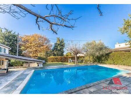 propriété 8 pièces 199 m²