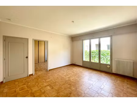 appartement 2 pièces au calme avec parking mandelieu-la-na