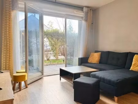 magnifique appartement rez de jardin avec deux jardins