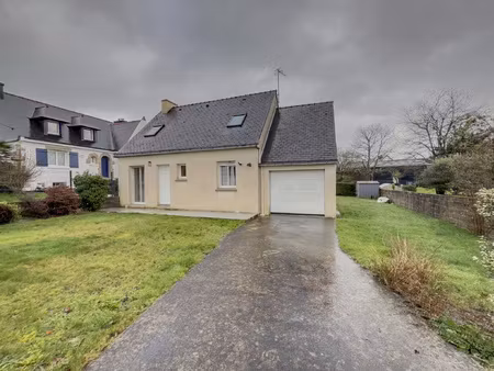maison lumineuse de 2006 avec garage  terrasse et beau terra