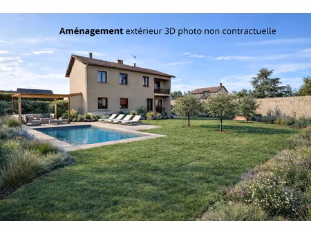 propriété rénovée de 157 m2 sur 1 230 m2 de terrain dont 750