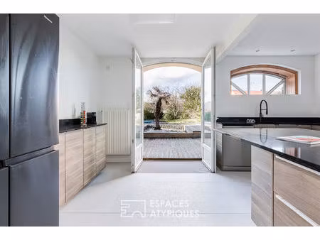 ancienne bergerie rénovée et son jardin avec piscine