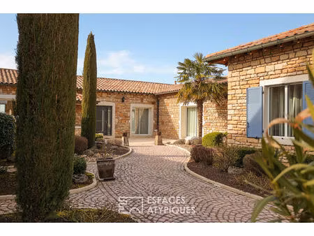 l'élégante aux accents méditerranéens