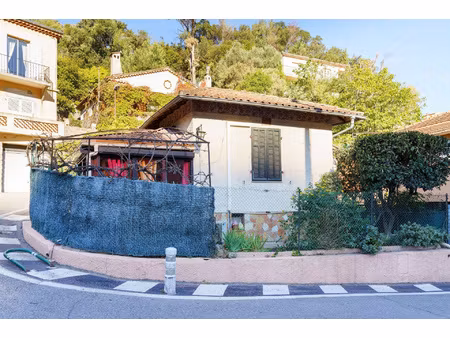 petite maison individuelle au coeur de théoule-sur-mer  proch